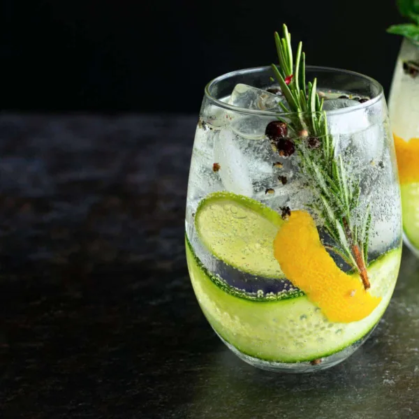 05 Gin Tonic –  11% alc